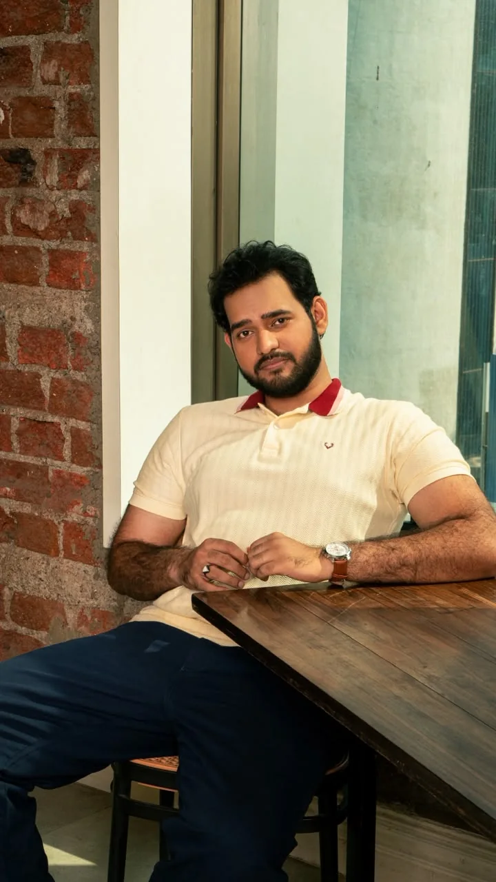 Alii Khan in a candid vertical photograph